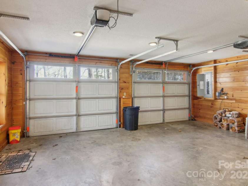 475 Toe River Road, Burnsville, NC 28714.  MLS# CAR4245970, YatesRealty ID 7384. 