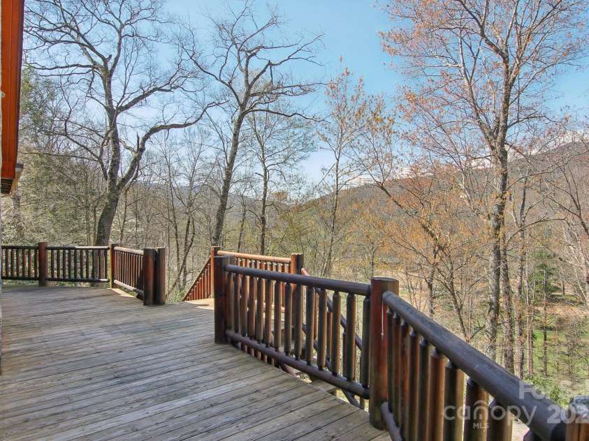 475 Toe River Road, Burnsville, NC 28714.  MLS# CAR4245970, YatesRealty ID 7384. 