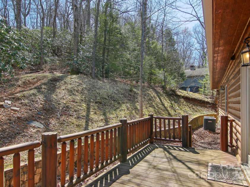 475 Toe River Road, Burnsville, NC 28714.  MLS# CAR4245970, YatesRealty ID 7384. 