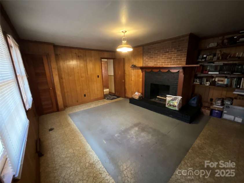 3534 Prospect Drive, Winston Salem, NC 27105.  MLS# CAR4240171, YatesRealty ID 7386. 