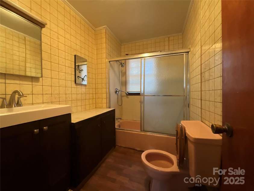 3534 Prospect Drive, Winston Salem, NC 27105.  MLS# CAR4240171, YatesRealty ID 7386. 