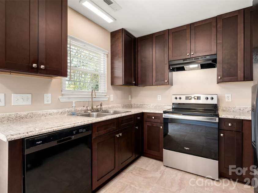 6100 Joshua Tree Court, Charlotte, NC 28227.  MLS# CAR4362346, YatesRealty ID 7386. Kitchen