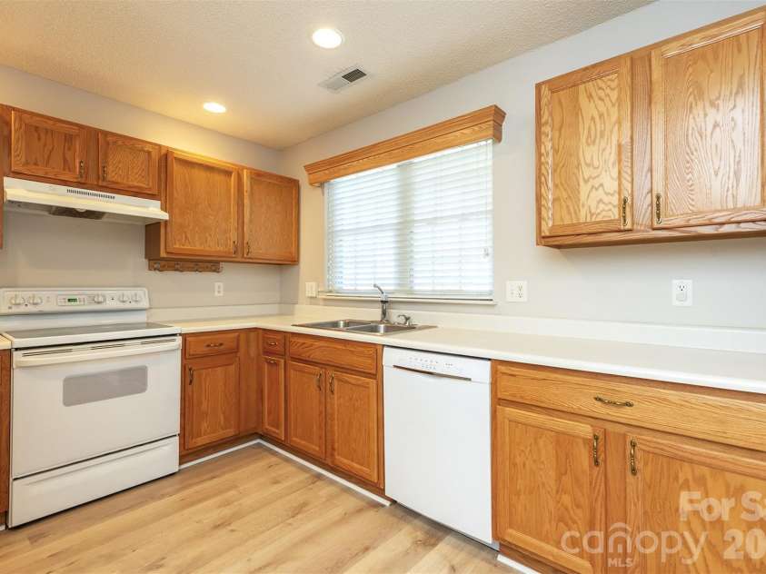 115 Creeks End Circle, Mills River, NC 28759.  MLS# CAR4335519, YatesRealty ID 7387. 