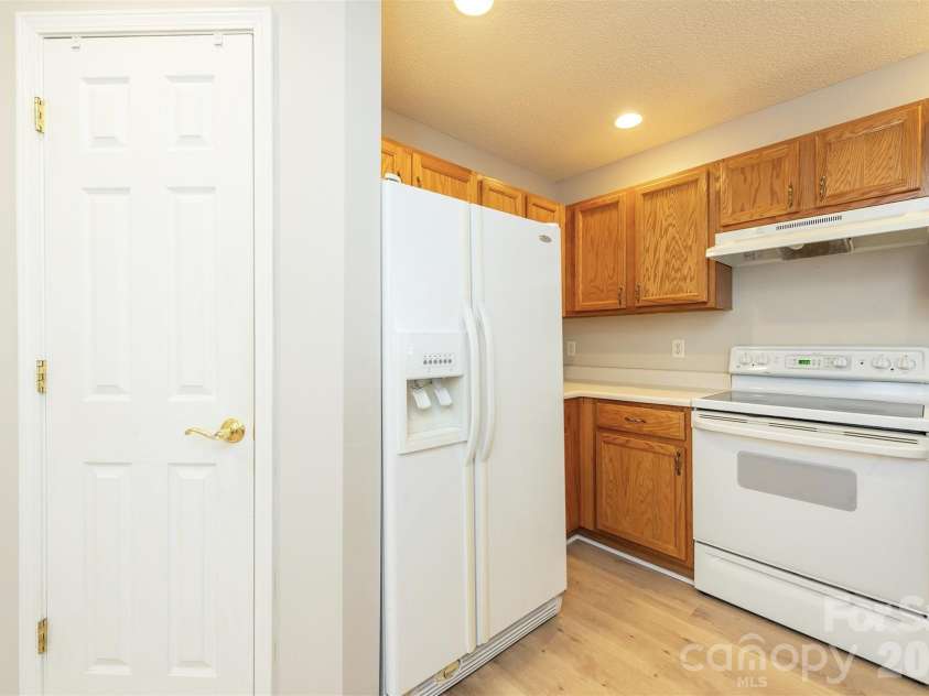 115 Creeks End Circle, Mills River, NC 28759.  MLS# CAR4335519, YatesRealty ID 7387. 