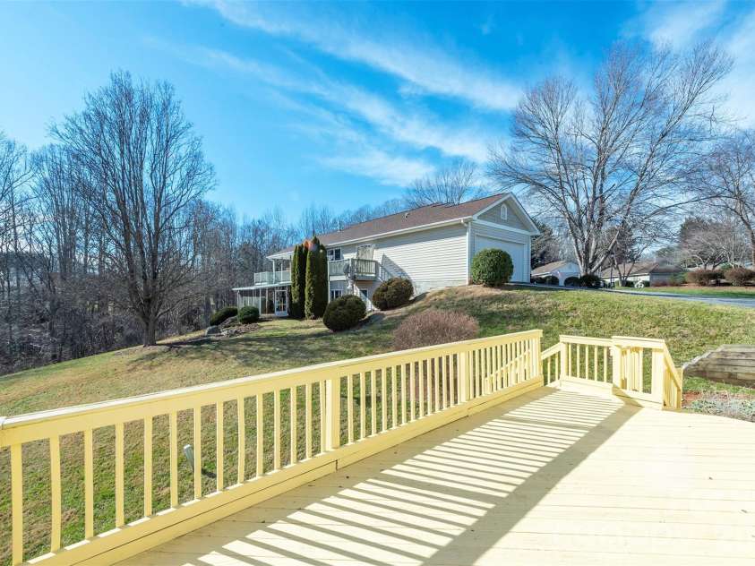 115 Creeks End Circle, Mills River, NC 28759.  MLS# CAR4335519, YatesRealty ID 7387. 