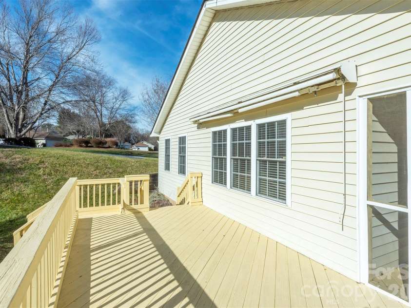115 Creeks End Circle, Mills River, NC 28759.  MLS# CAR4335519, YatesRealty ID 7387. 