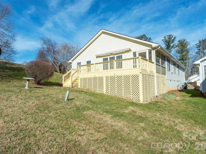 115 Creeks End Circle, Mills River, NC 28759.  MLS# CAR4335519, YatesRealty ID 7387. 