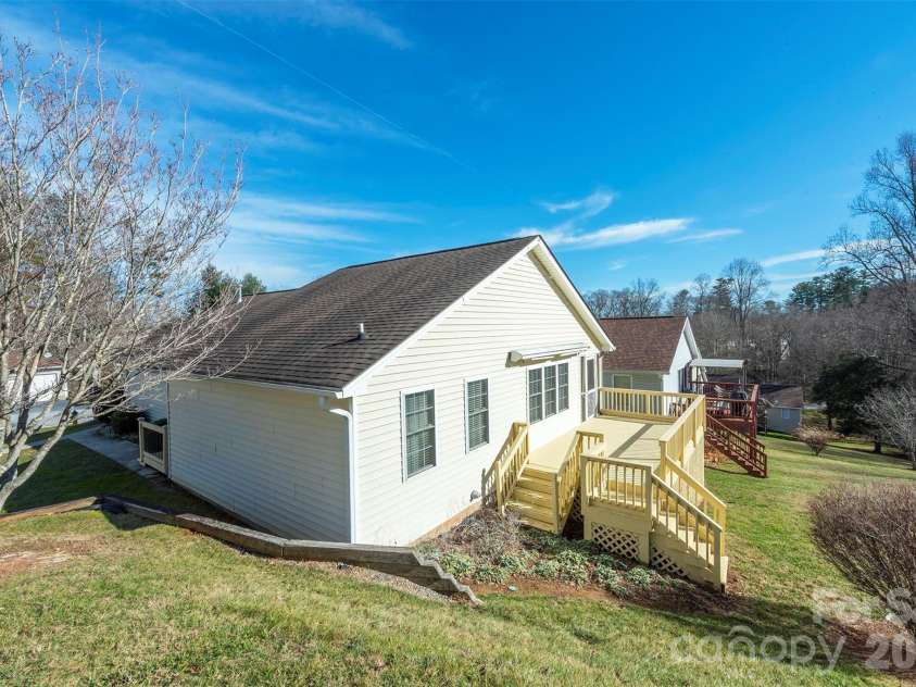 115 Creeks End Circle, Mills River, NC 28759.  MLS# CAR4335519, YatesRealty ID 7387. 