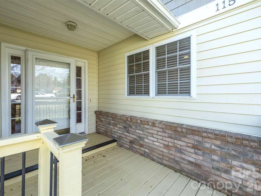 115 Creeks End Circle, Mills River, NC 28759.  MLS# CAR4335519, YatesRealty ID 7387. 