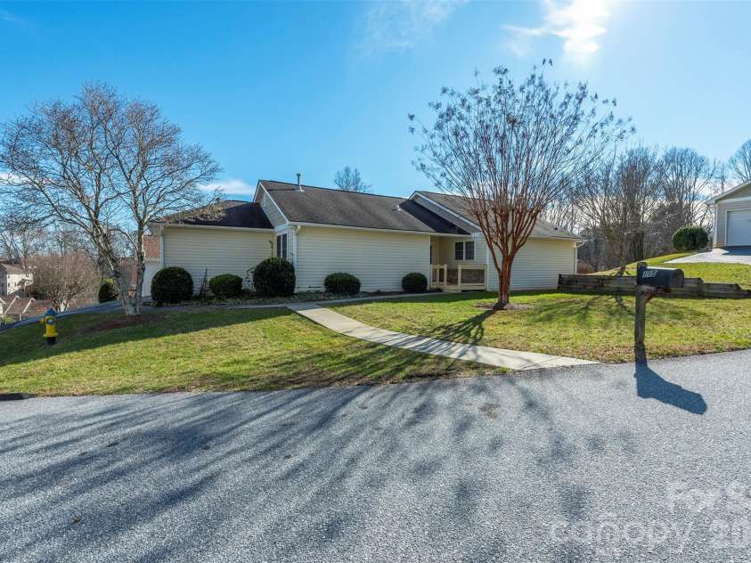 115 Creeks End Circle, Mills River, NC 28759.  MLS# CAR4335519, YatesRealty ID 7387. 
