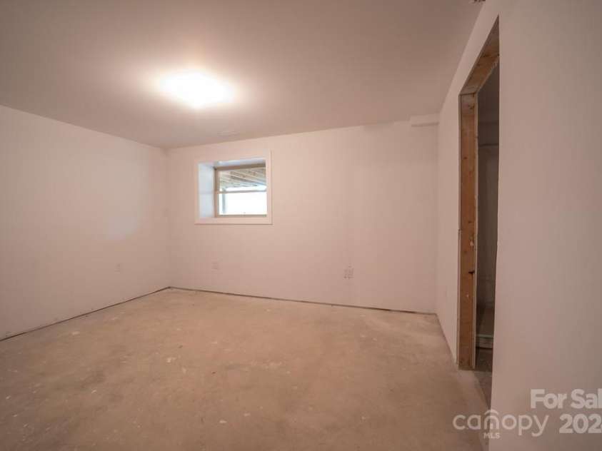 110 Glenwood Lane, Hendersonville, NC 28792.  MLS# CAR4177654, YatesRealty ID 7388. Apartment bedroom