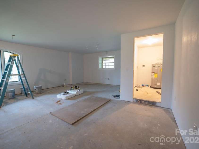 110 Glenwood Lane, Hendersonville, NC 28792.  MLS# CAR4177654, YatesRealty ID 7388. Apartment Utility room and area for kitchen