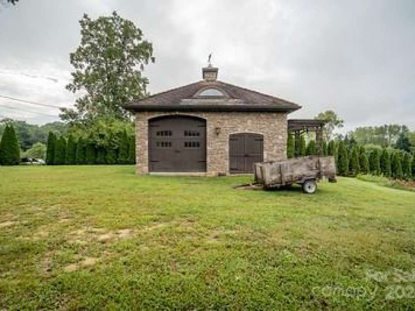 110 Glenwood Lane, Hendersonville, NC 28792.  MLS# CAR4177654, YatesRealty ID 7388. Detached garage