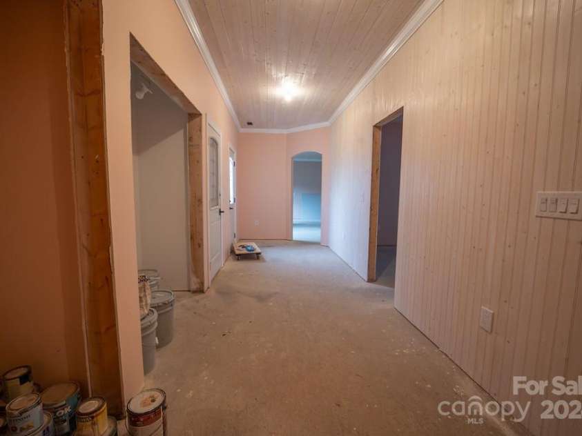 110 Glenwood Lane, Hendersonville, NC 28792.  MLS# CAR4177654, YatesRealty ID 7388. Foyer from front door