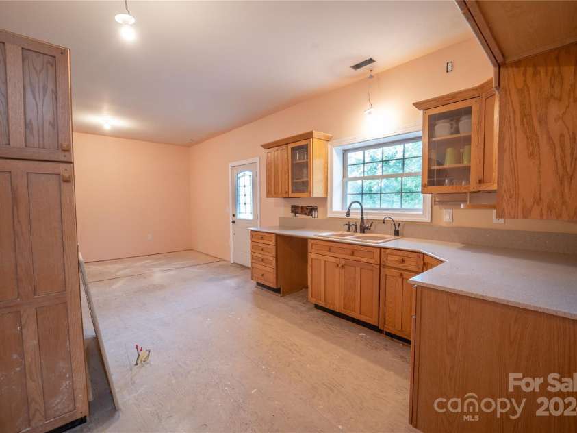 110 Glenwood Lane, Hendersonville, NC 28792.  MLS# CAR4177654, YatesRealty ID 7388. Kitchen