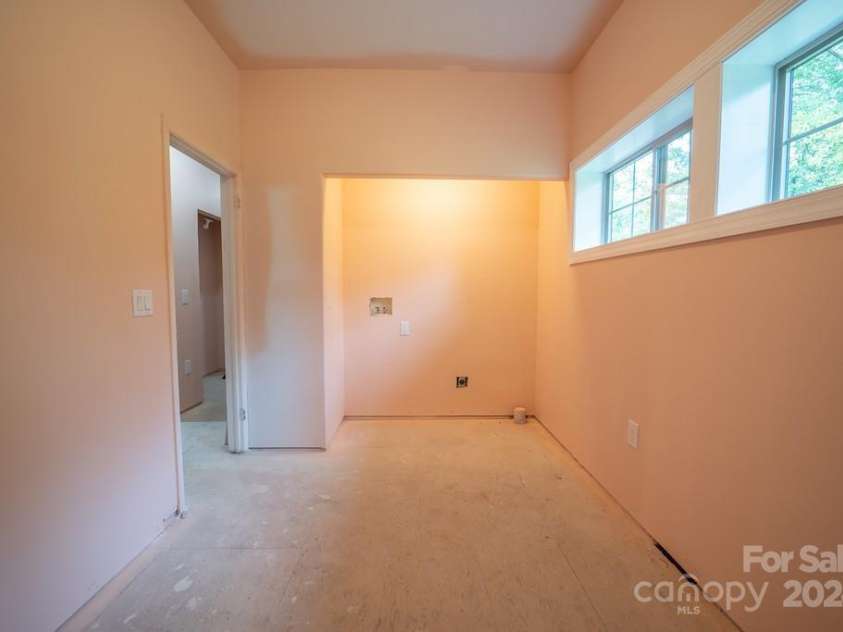 110 Glenwood Lane, Hendersonville, NC 28792.  MLS# CAR4177654, YatesRealty ID 7388. Laundry view 2