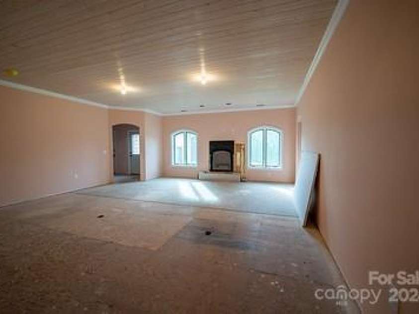 110 Glenwood Lane, Hendersonville, NC 28792.  MLS# CAR4177654, YatesRealty ID 7388. Living room