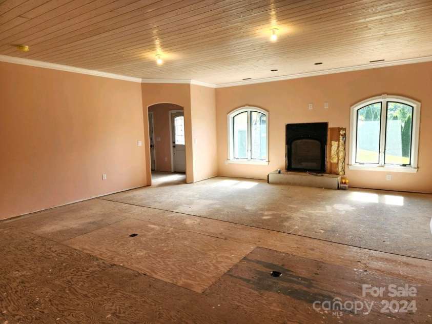110 Glenwood Lane, Hendersonville, NC 28792.  MLS# CAR4177654, YatesRealty ID 7388. Living room and fireplace