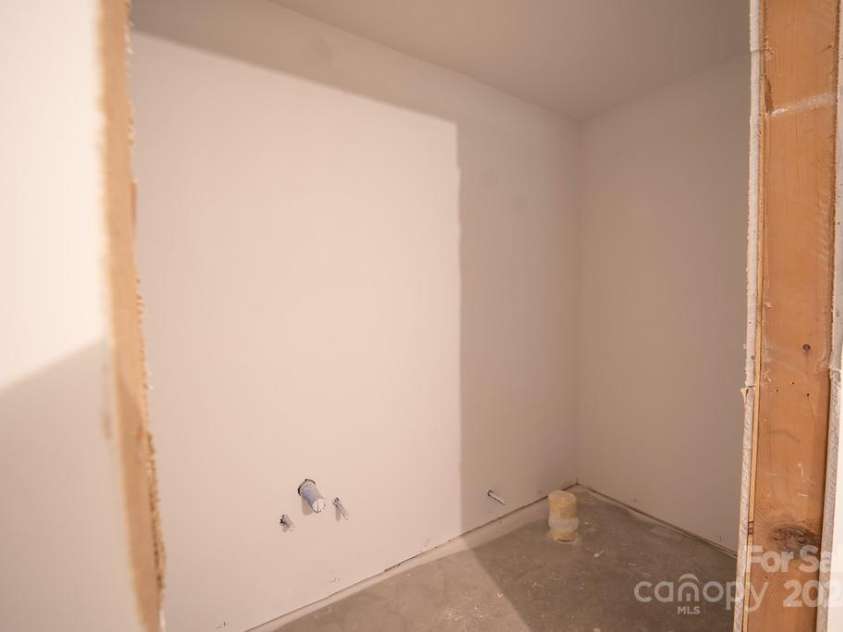 110 Glenwood Lane, Hendersonville, NC 28792.  MLS# CAR4177654, YatesRealty ID 7388. LL Bath