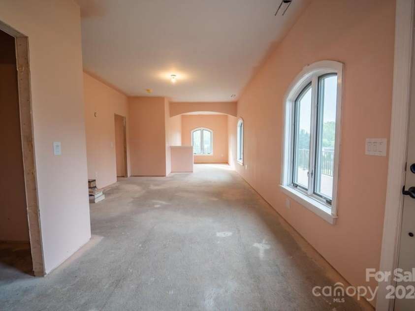 110 Glenwood Lane, Hendersonville, NC 28792.  MLS# CAR4177654, YatesRealty ID 7388. Primary bedroom with sitting area