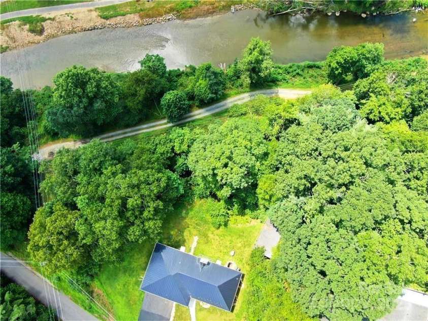 384 New River Heights, Boone, NC 28607.  MLS# CAR4304432, YatesRealty ID 7389. 