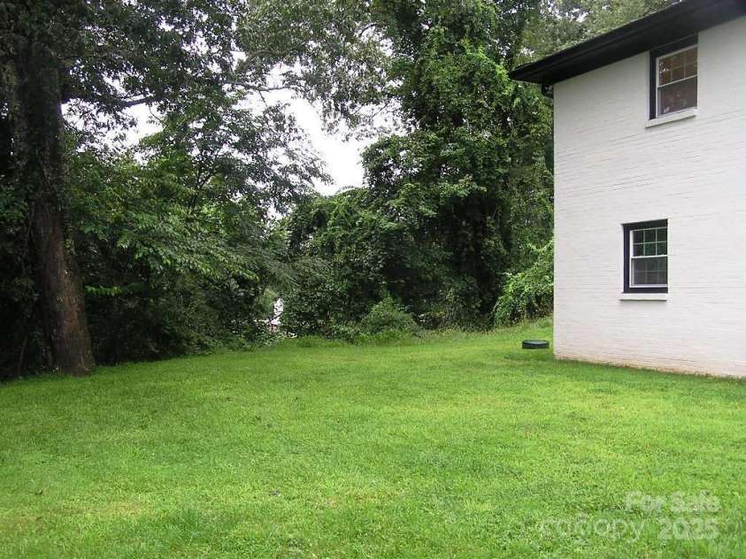 384 New River Heights, Boone, NC 28607.  MLS# CAR4304432, YatesRealty ID 7389. Side Yard