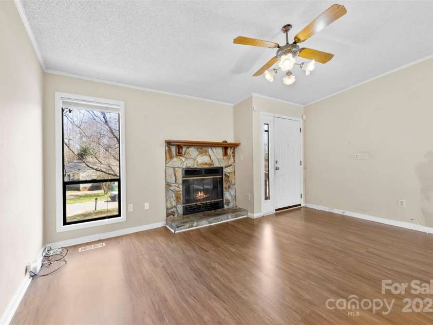 8123 Chrisbry Lane, Charlotte, NC 28215.  MLS# CAR4233975, YatesRealty ID 7389. 