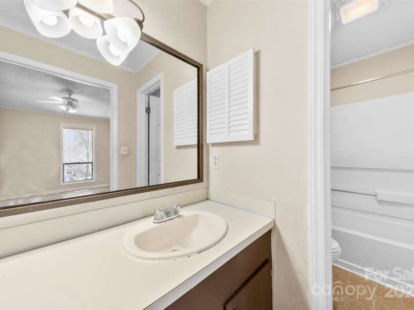 8123 Chrisbry Lane, Charlotte, NC 28215.  MLS# CAR4233975, YatesRealty ID 7389. 