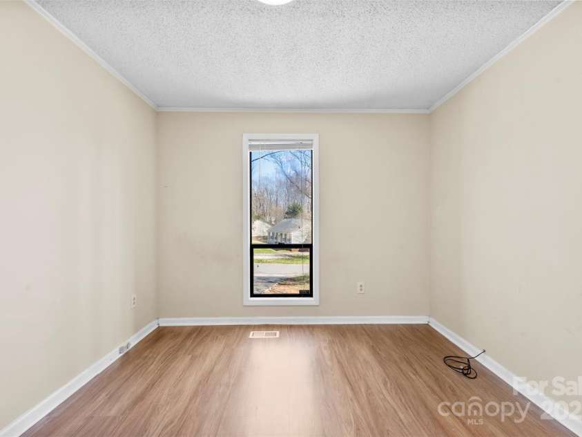 8123 Chrisbry Lane, Charlotte, NC 28215.  MLS# CAR4233975, YatesRealty ID 7389. 