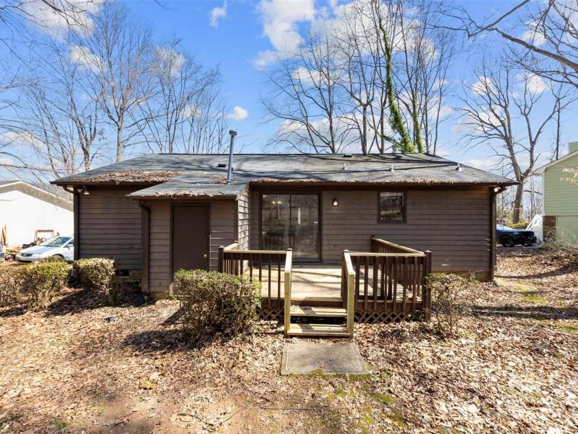 8123 Chrisbry Lane, Charlotte, NC 28215.  MLS# CAR4233975, YatesRealty ID 7389. 