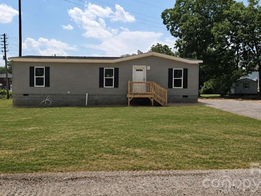 276 Mulberry Street, Forest City, NC 28043.  MLS# CAR4326180, YatesRealty ID 739. 