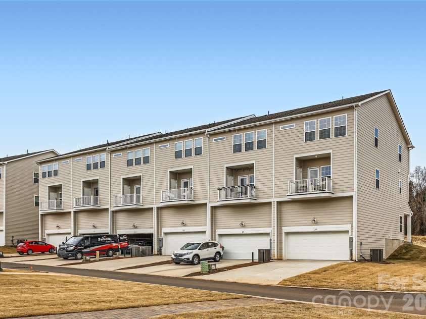 127 Morning Gap Parkway, Fort Mill, SC 29715.  MLS# CAR4348927, YatesRealty ID 7390. 