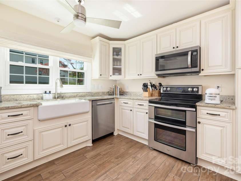 5431 Park Road, Charlotte, NC 28209.  MLS# CAR4205433, YatesRealty ID 7390. 