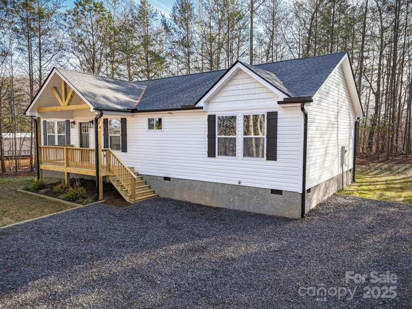 74 Ridge Way, Marion, NC 28752.  MLS# CAR4330298, YatesRealty ID 7395. 
