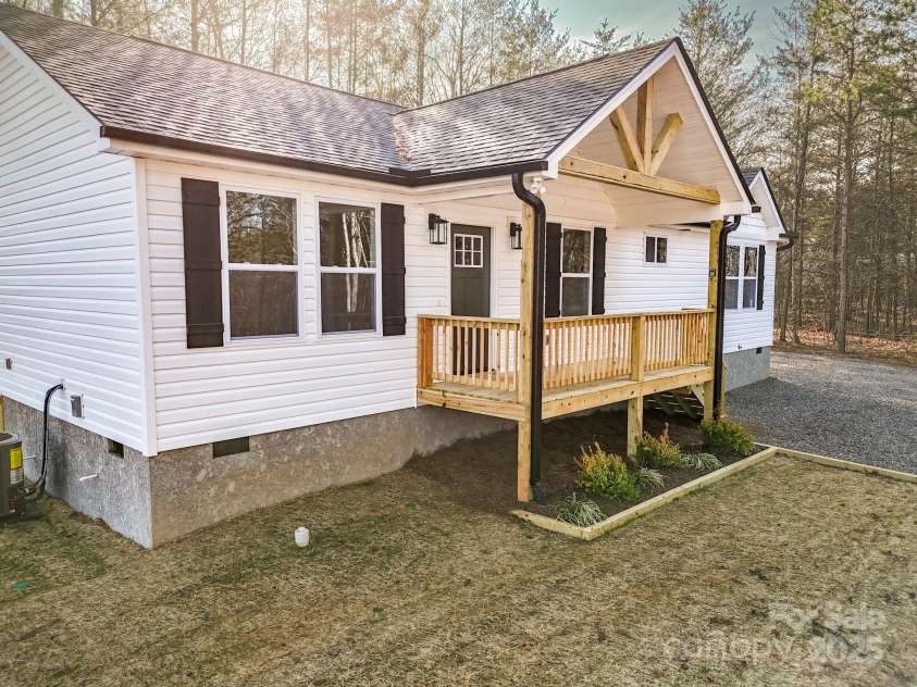 74 Ridge Way, Marion, NC 28752.  MLS# CAR4330298, YatesRealty ID 7395. 