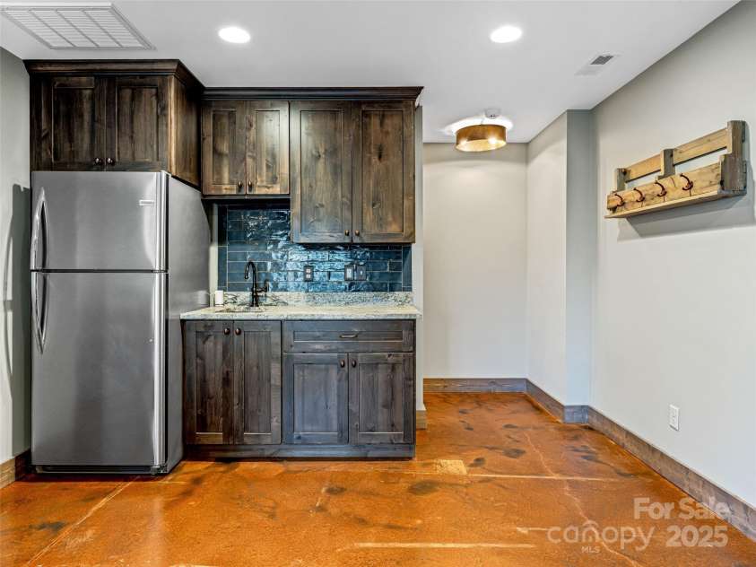 103 Duck Hope Drive, Hendersonville, NC 28739.  MLS# CAR4226597, YatesRealty ID 7396. 