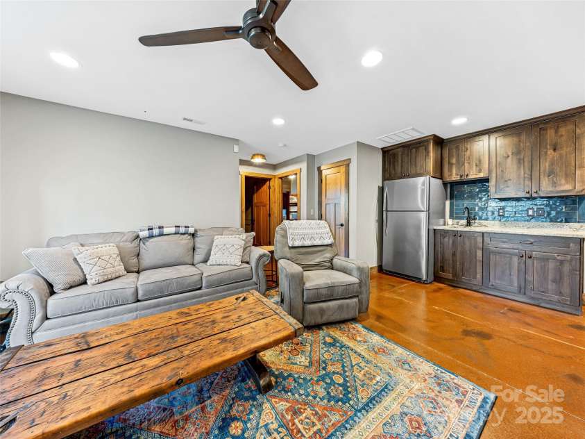 103 Duck Hope Drive, Hendersonville, NC 28739.  MLS# CAR4226597, YatesRealty ID 7396. 