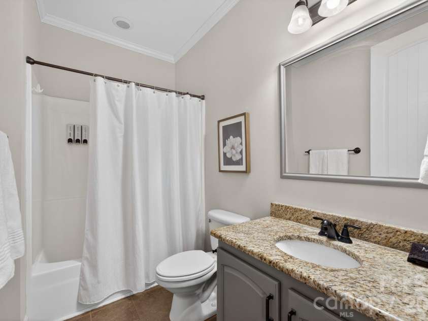 8428 Island Point Road, Charlotte, NC 28278.  MLS# CAR4358970, YatesRealty ID 7398. 2nd full bath on main level