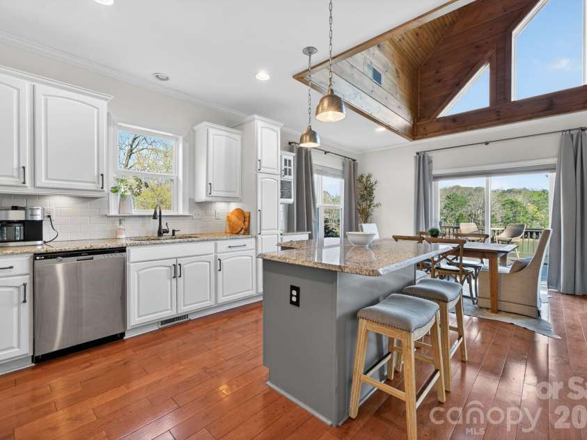 8428 Island Point Road, Charlotte, NC 28278.  MLS# CAR4358970, YatesRealty ID 7398. 