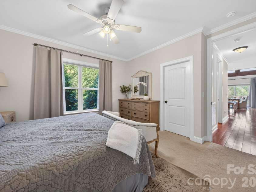 8428 Island Point Road, Charlotte, NC 28278.  MLS# CAR4358970, YatesRealty ID 7398. 