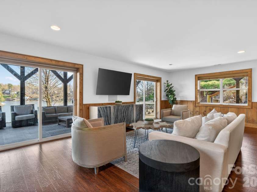 8428 Island Point Road, Charlotte, NC 28278.  MLS# CAR4358970, YatesRealty ID 7398. 