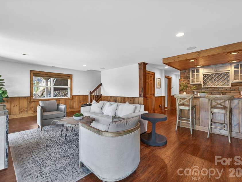 8428 Island Point Road, Charlotte, NC 28278.  MLS# CAR4358970, YatesRealty ID 7398. 