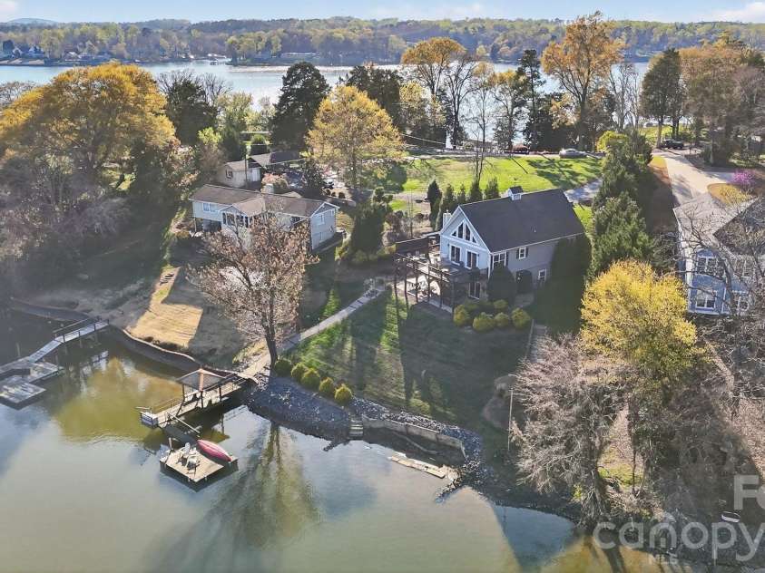 8428 Island Point Road, Charlotte, NC 28278.  MLS# CAR4358970, YatesRealty ID 7398. 