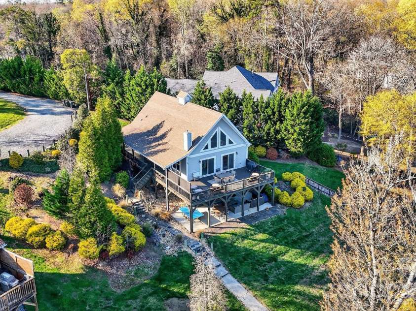8428 Island Point Road, Charlotte, NC 28278.  MLS# CAR4358970, YatesRealty ID 7398. 