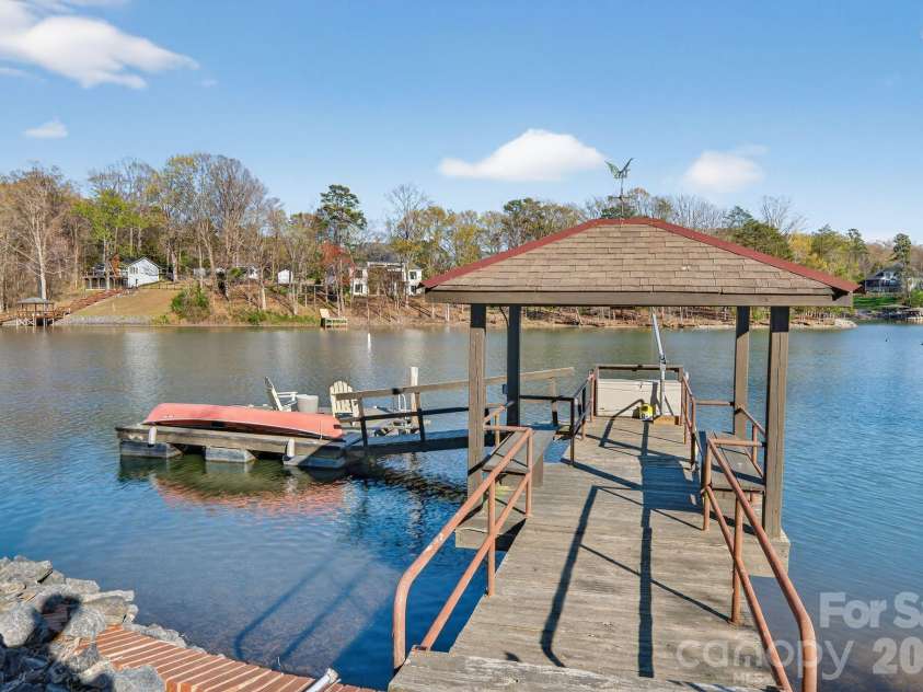 8428 Island Point Road, Charlotte, NC 28278.  MLS# CAR4358970, YatesRealty ID 7398. 