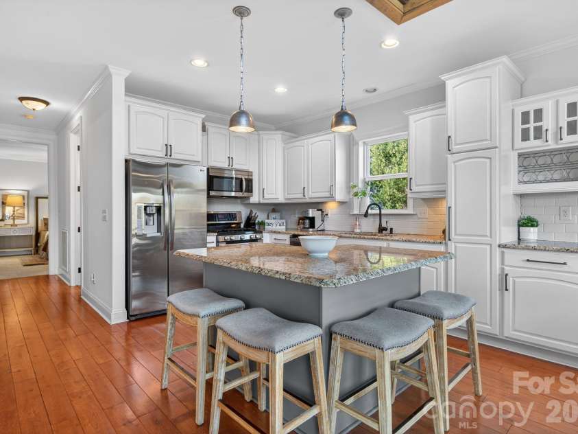 8428 Island Point Road, Charlotte, NC 28278.  MLS# CAR4358970, YatesRealty ID 7398. Kitchen designed for convenience 