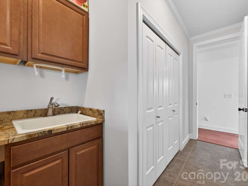 8428 Island Point Road, Charlotte, NC 28278.  MLS# CAR4358970, YatesRealty ID 7398. Main level laundry with sink and storage