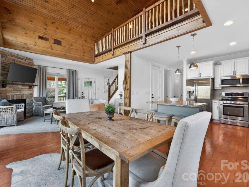 8428 Island Point Road, Charlotte, NC 28278.  MLS# CAR4358970, YatesRealty ID 7398. Seamless flow between living spaces
