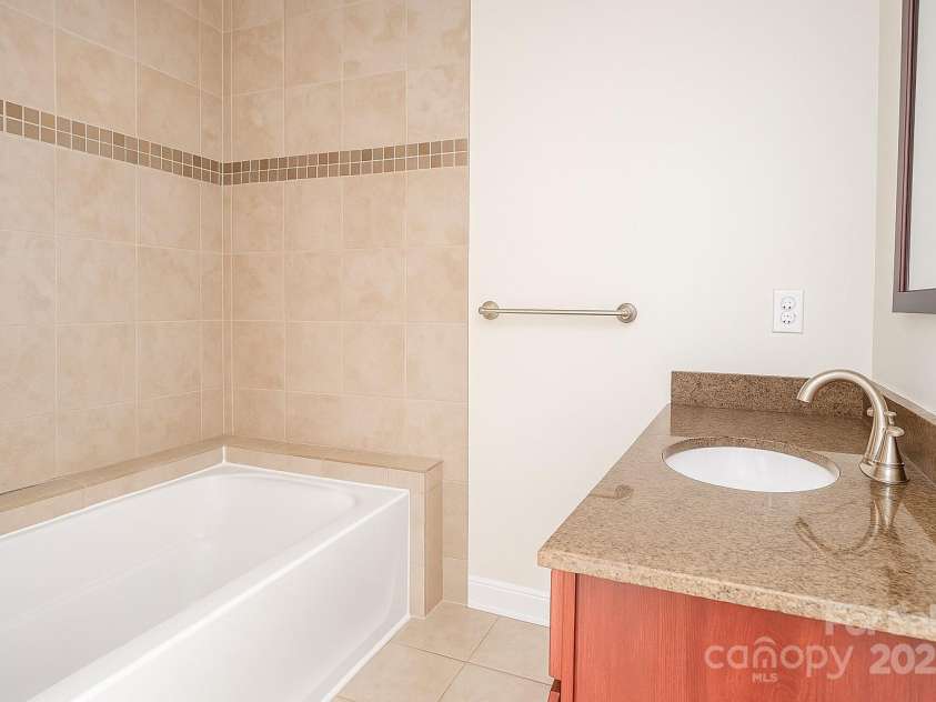 827 Drummond Avenue, Charlotte, NC 28205.  MLS# CAR4312794, YatesRealty ID 740. 