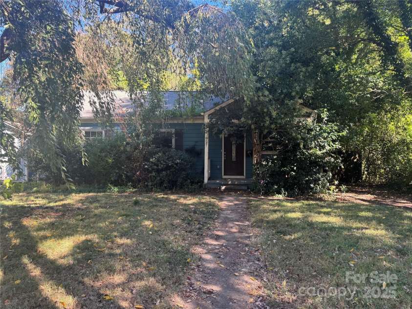 827 Drummond Avenue, Charlotte, NC 28205.  MLS# CAR4312794, YatesRealty ID 740. Actual front